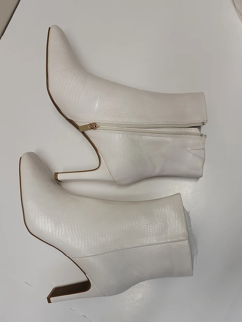 Journee Collection NEW IN BOX White Square Toe Lizard Print Booties Size 9.5 Wms